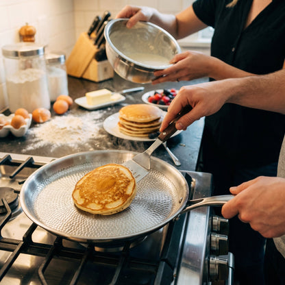 Hand-Hammered Titanium Crêpe Pan 11"