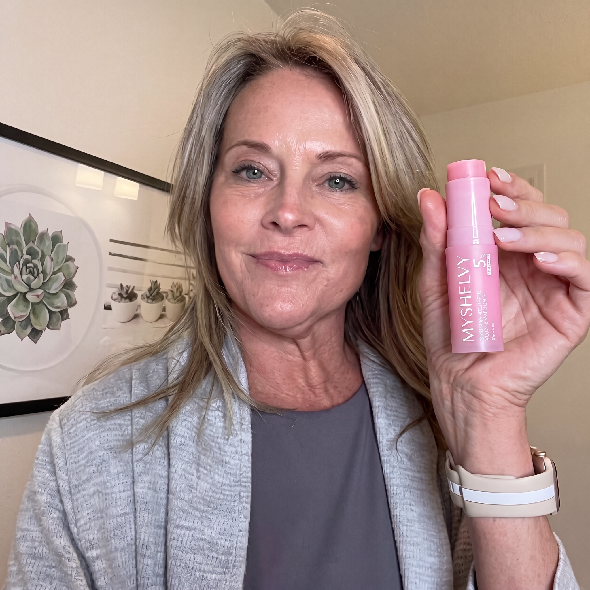 Woman holding MyShelvy balm